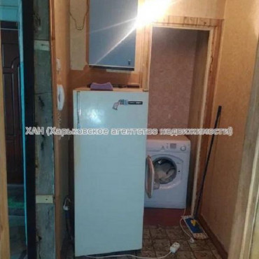 Продам квартиру, Ньютона ул. , 1 кім., 27 м², советский ремонт 