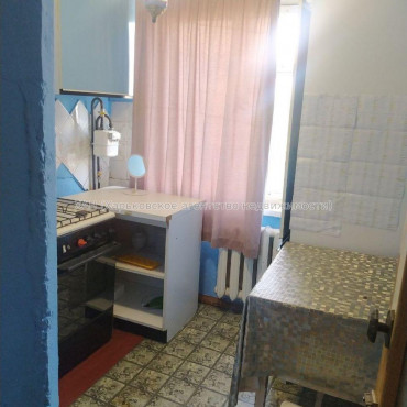 Продам квартиру, Ньютона ул. , 1 кім., 27 м², советский ремонт 