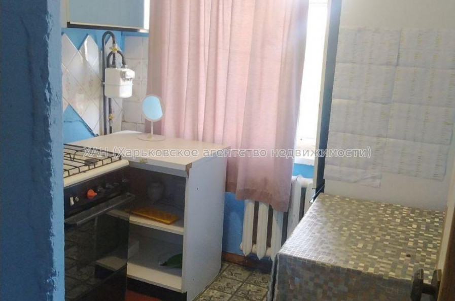 Продам квартиру, Ньютона ул. , 1 кім., 27 м², советский ремонт 