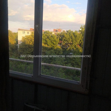 Продам квартиру, Ньютона ул. , 1 кім., 27 м², советский ремонт 