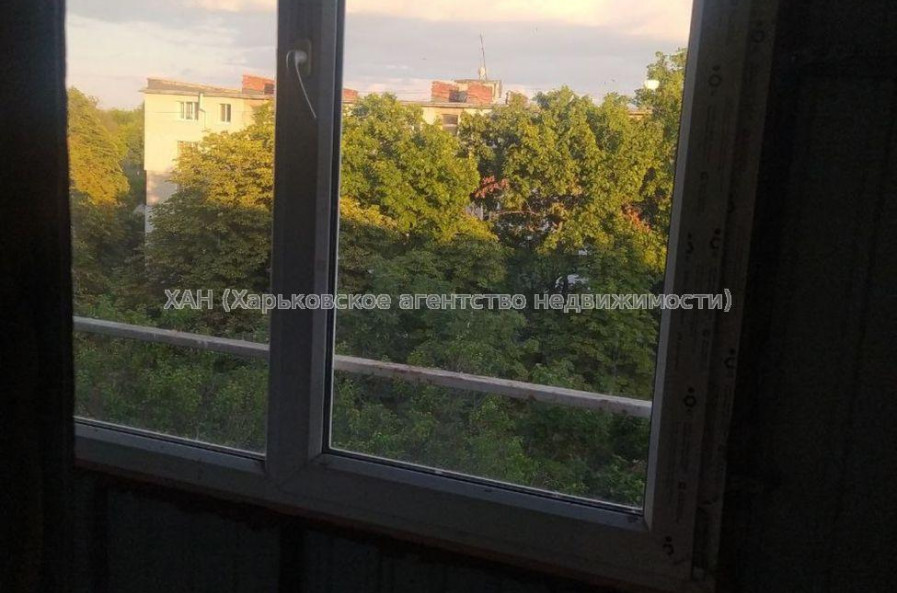 Продам квартиру, Ньютона ул. , 1 кім., 27 м², советский ремонт 