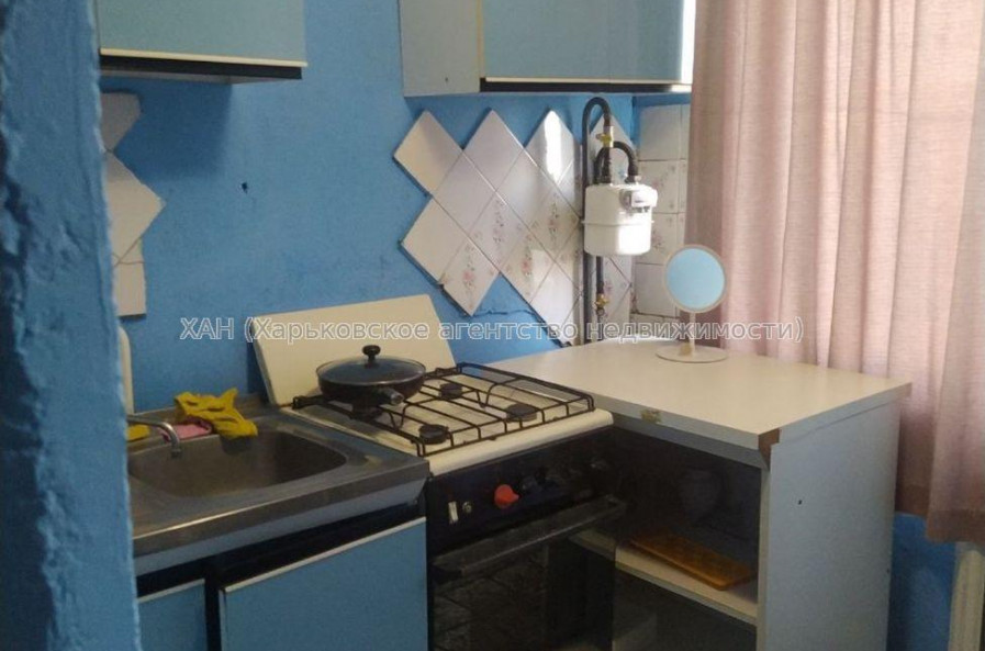 Продам квартиру, Ньютона ул. , 1 кім., 27 м², советский ремонт 