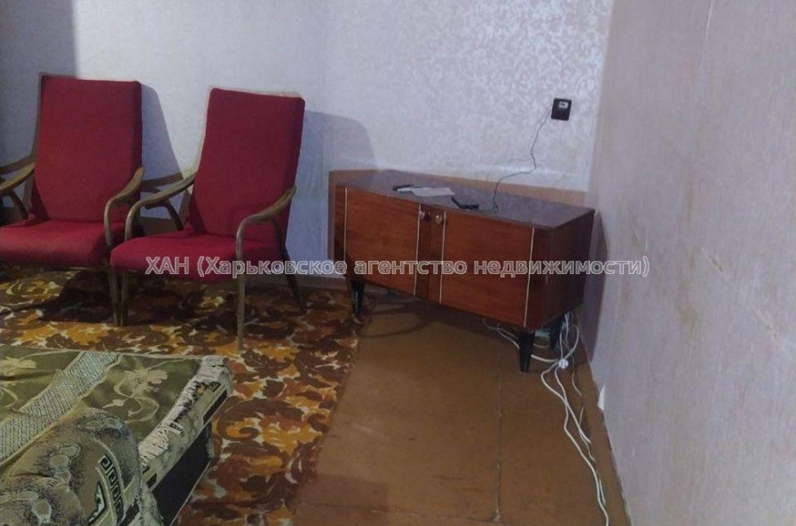 Продам квартиру, Ньютона ул. , 1 кім., 27 м², советский ремонт 