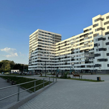 Продам квартиру, Героев Харькова просп. , 3  ком., 102 м², без внутренних работ 