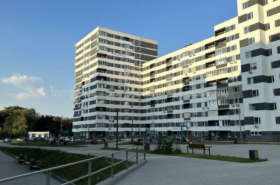 Продам квартиру, Героев Харькова просп. , 3 кім., 102 м², без внутренних работ 