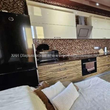 Продам квартиру, Клочковская ул. , 3  ком., 87 м², евроремонт 