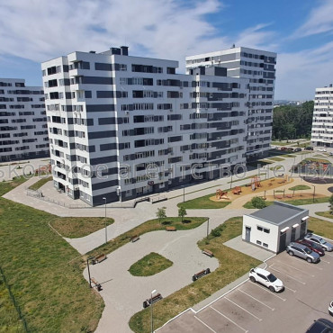 Продам квартиру, Героев Харькова просп. , 3 кім., 99 м², без внутренних работ 