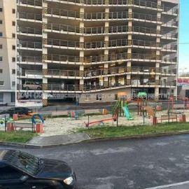 Продам квартиру, Ботаническая ул. , 2 кім., 79 м², без внутренних работ