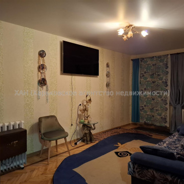 Продам квартиру, Тракторостроителей просп. , 3 кім., 61 м², капитальный ремонт 