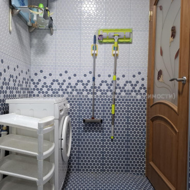 Продам квартиру, Тракторостроителей просп. , 3 кім., 61 м², капитальный ремонт 