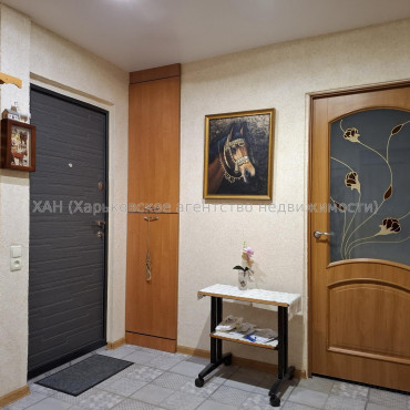 Продам квартиру, Тракторостроителей просп. , 3 кім., 61 м², капитальный ремонт 