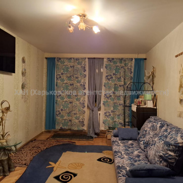 Продам квартиру, Тракторостроителей просп. , 3 кім., 61 м², капитальный ремонт 