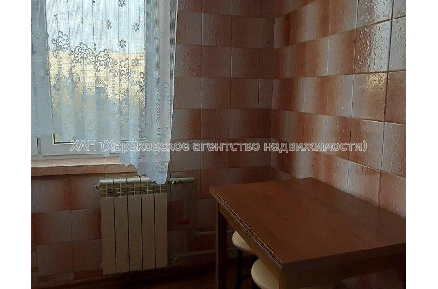 Продам квартиру, Владислава Зубенко ул. , 2 кім., 44 м², косметический ремонт 