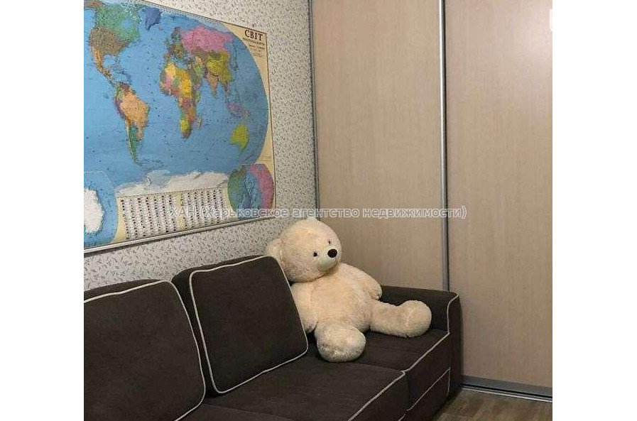 Продам квартиру, Гвардейцев Широнинцев ул. , 3 кім., 64 м², евроремонт 
