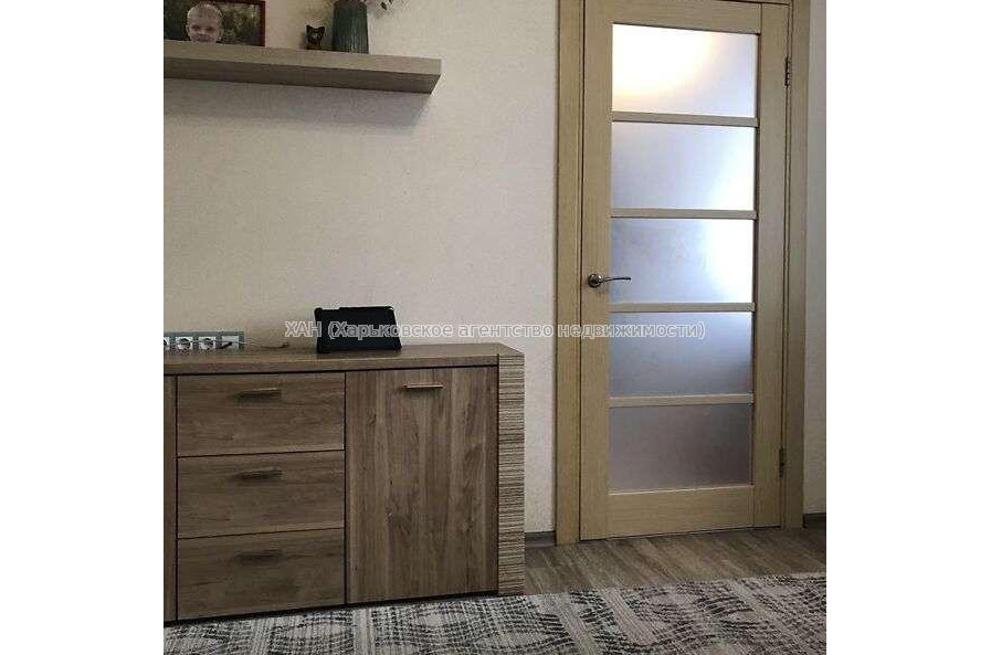 Продам квартиру, Гвардейцев Широнинцев ул. , 3 кім., 64 м², евроремонт 
