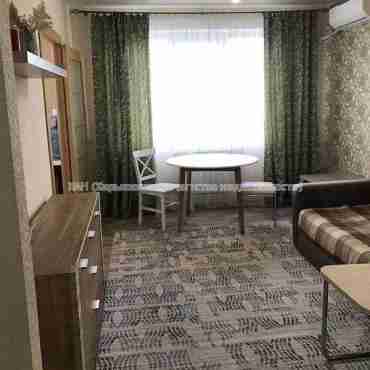 Продам квартиру, Гвардейцев Широнинцев ул. , 3 кім., 64 м², евроремонт 