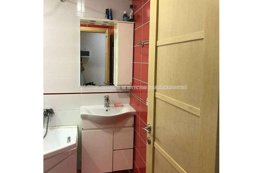 Продам квартиру, Гвардейцев Широнинцев ул. , 3 кім., 64 м², евроремонт 