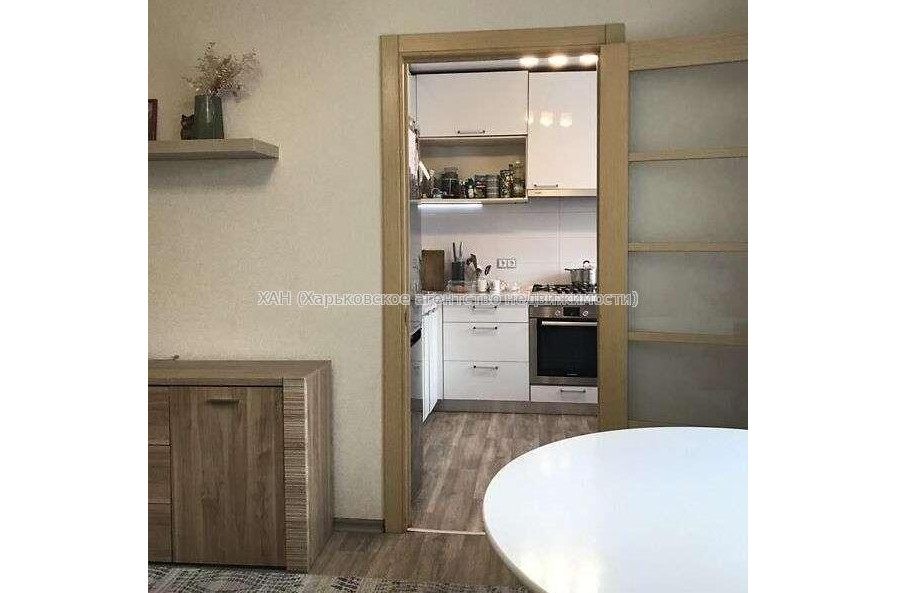 Продам квартиру, Гвардейцев Широнинцев ул. , 3 кім., 64 м², евроремонт 