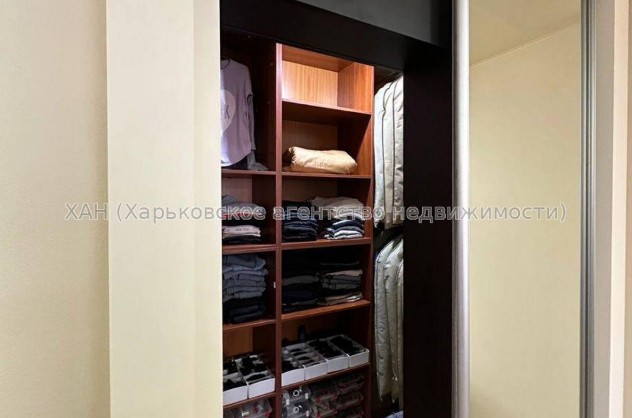 Продам квартиру, Победы просп. , 3 кім., 65 м², капитальный ремонт 