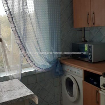 Продам квартиру, Ильи Коваля ул. , 3 кім., 65 м², косметический ремонт 