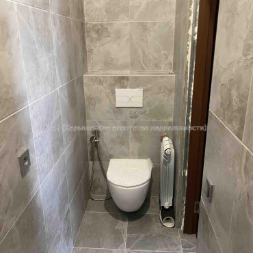 Продам квартиру, Героев Небесной сотни площ. , 28 , 2 кім., 50 м², капитальный ремонт 