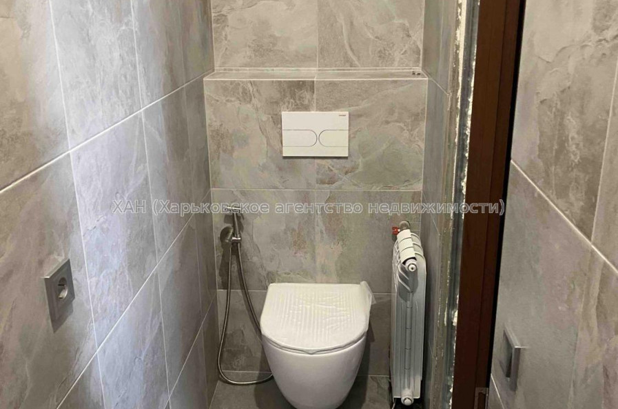 Продам квартиру, Героев Небесной сотни площ. , 28 , 2 кім., 50 м², капитальный ремонт 