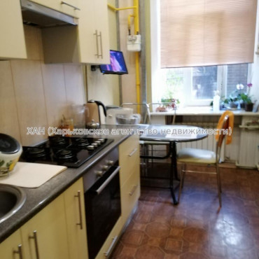 Продам квартиру, Героев Небесной сотни площ. , 28 , 2  ком., 50 м², капитальный ремонт 