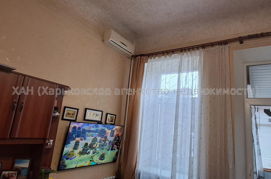 Продам квартиру, Героев Небесной сотни площ. , 28 , 2 кім., 50 м², капитальный ремонт 