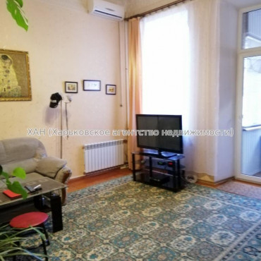 Продам квартиру, Героев Небесной сотни площ. , 28 , 2  ком., 50 м², капитальный ремонт 