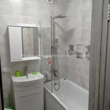 Сдам квартиру, Льва Ландау просп. , 52В , 1  ком., 40 м², капитальный ремонт 