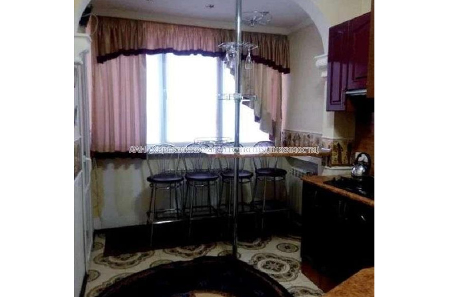Продам квартиру, Гвардейцев Широнинцев ул. , 1 кім., 38 м², капитальный ремонт 