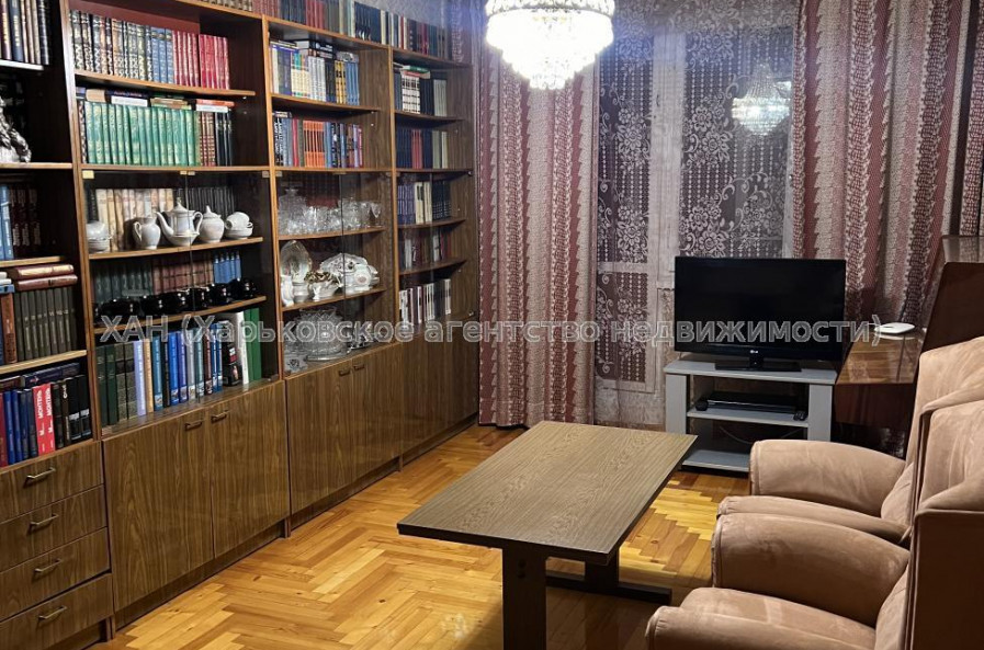 Продам квартиру, Гарибальди ул. , 11А , 3  ком., 65 м², советский ремонт 