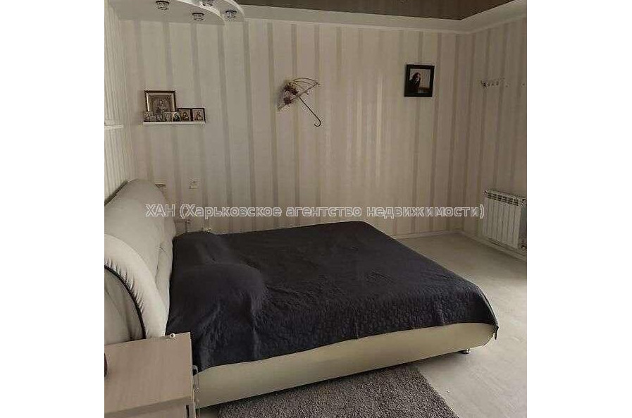 Продам квартиру, Гвардейцев Широнинцев ул. , 3  ком., 104 м², капитальный ремонт 