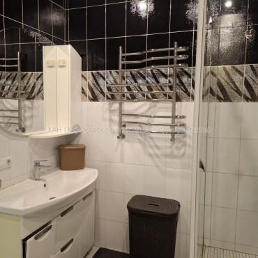 Продам квартиру, Гвардейцев Широнинцев ул. , 3 кім., 103.70 м², капитальный ремонт 