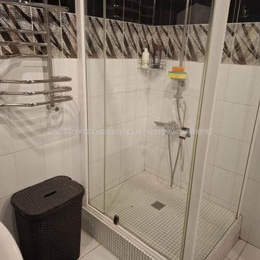 Продам квартиру, Гвардейцев Широнинцев ул. , 3 кім., 103.70 м², капитальный ремонт 