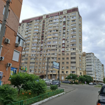 Продам квартиру, Гвардейцев Широнинцев ул. , 3 кім., 103.70 м², капитальный ремонт 