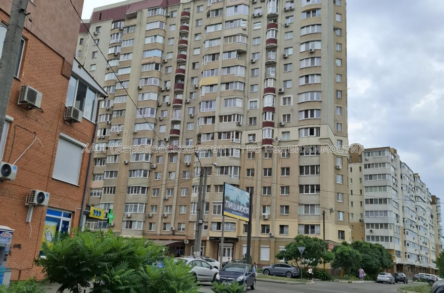 Продам квартиру, Гвардейцев Широнинцев ул. , 3 кім., 103.70 м², капитальный ремонт 