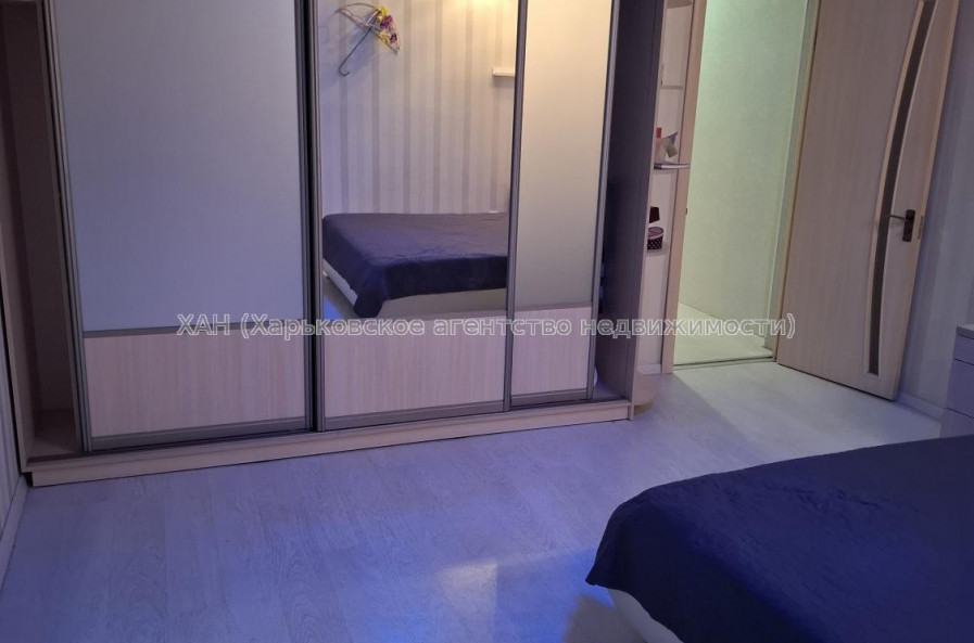 Продам квартиру, Гвардейцев Широнинцев ул. , 3 кім., 103.70 м², капитальный ремонт 