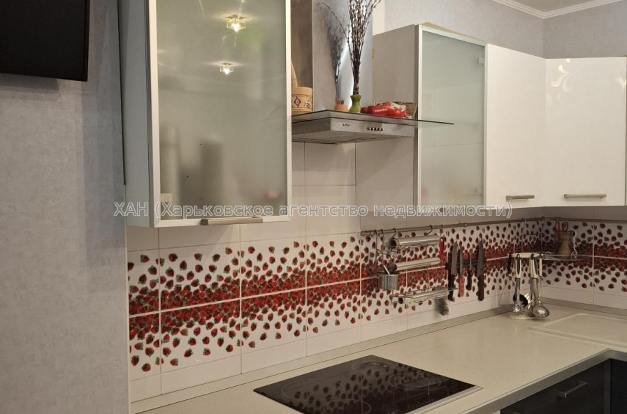 Продам квартиру, Гвардейцев Широнинцев ул. , 3 кім., 103.70 м², капитальный ремонт 