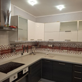 Продам квартиру, Гвардейцев Широнинцев ул. , 3 кім., 103.70 м², капитальный ремонт