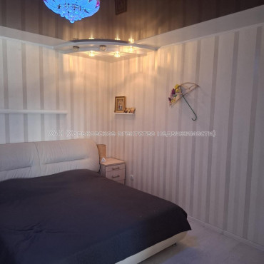 Продам квартиру, Гвардейцев Широнинцев ул. , 3 кім., 103.70 м², капитальный ремонт 