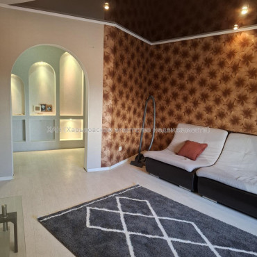 Продам квартиру, Гвардейцев Широнинцев ул. , 3 кім., 103.70 м², капитальный ремонт 