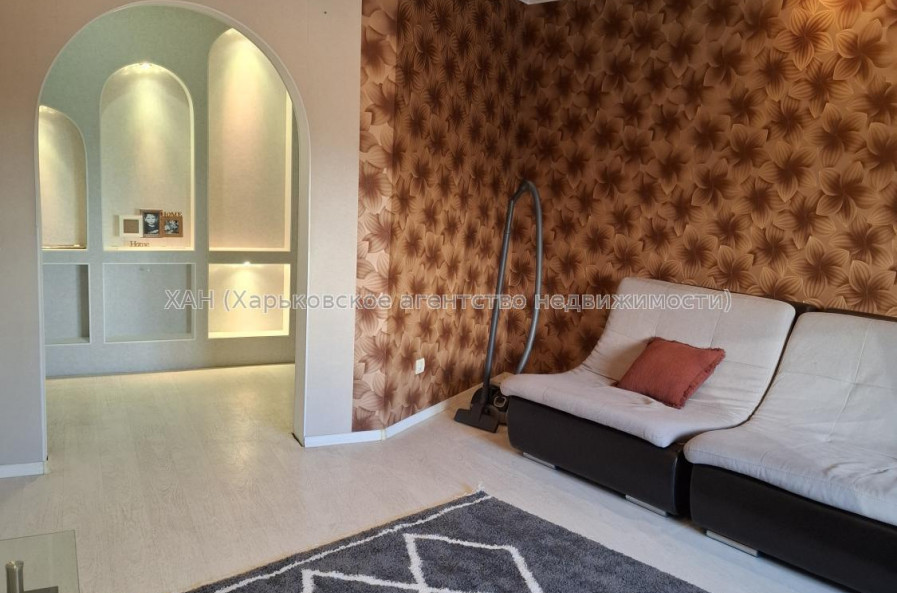 Продам квартиру, Гвардейцев Широнинцев ул. , 3 кім., 103.70 м², капитальный ремонт 