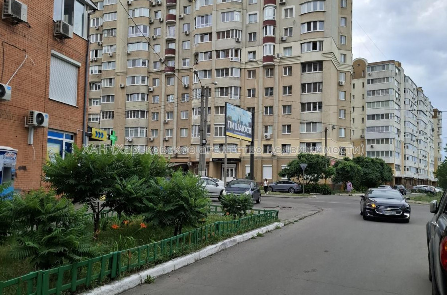Продам квартиру, Гвардейцев Широнинцев ул. , 3 кім., 103.70 м², капитальный ремонт 