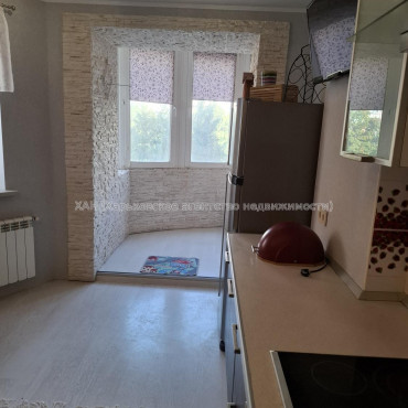 Продам квартиру, Гвардейцев Широнинцев ул. , 3 кім., 103.70 м², капитальный ремонт 