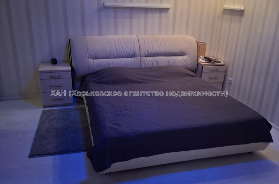 Продам квартиру, Гвардейцев Широнинцев ул. , 3 кім., 103.70 м², капитальный ремонт 