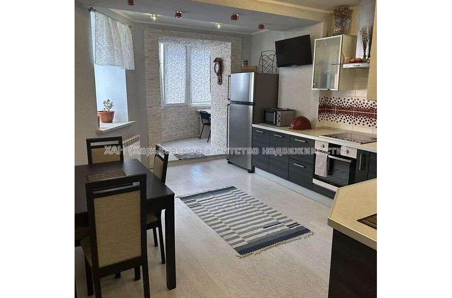 Продам квартиру, Гвардейцев Широнинцев ул. , 3  ком., 104 м², капитальный ремонт 