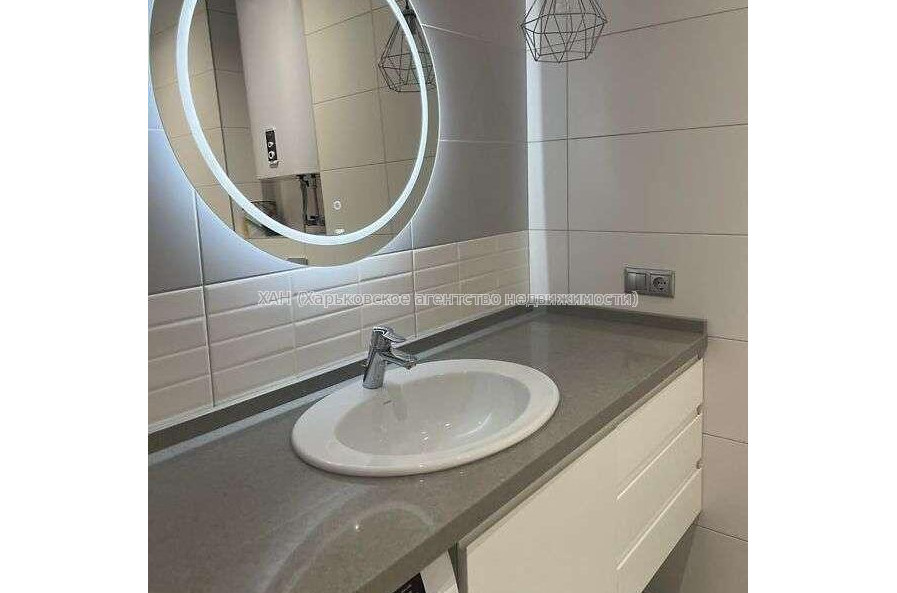 Продам квартиру, Героев Харькова просп. , 2 кім., 65 м², евроремонт 
