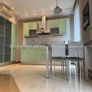 Продам квартиру, Отакара Яроша пер. , 4  ком., 190 м², евроремонт 