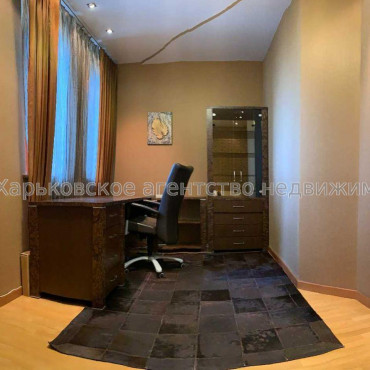 Продам квартиру, Отакара Яроша пер. , 4  ком., 190 м², евроремонт 